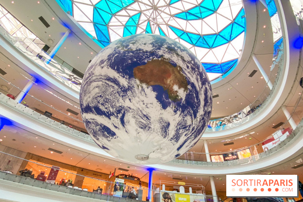 Gaïa de Luke Jerram à Beaugrenelle