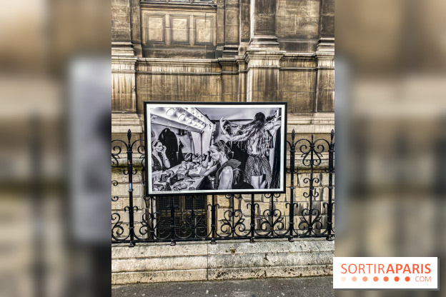 Parisiennes, l'exposition photos de Nikos Aliagas sur les grilles de l'Hôtel de Ville