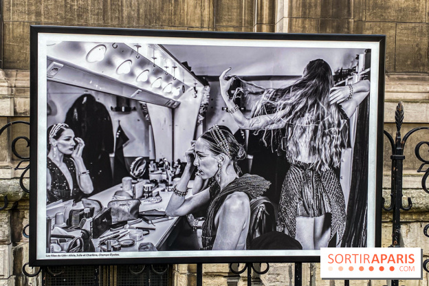 Parisiennes, l'exposition photos de Nikos Aliagas sur les grilles de l'Hôtel de Ville