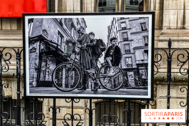 Parisiennes, l'exposition photos de Nikos Aliagas sur les grilles de l'Hôtel de Ville