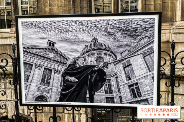 Parisiennes, l'exposition photos de Nikos Aliagas sur les grilles de l'Hôtel de Ville