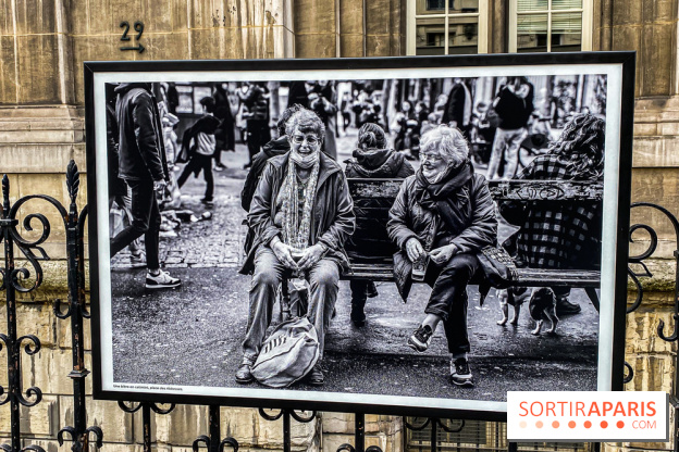 Parisiennes, l'exposition photos de Nikos Aliagas sur les grilles de l'Hôtel de Ville