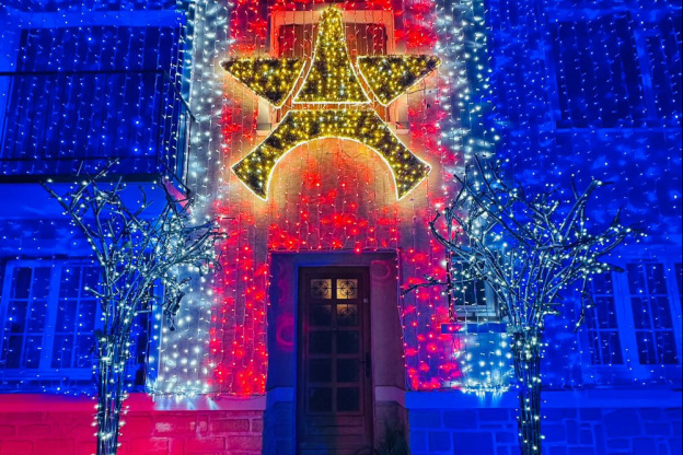 PSG : où voir cette incroyable maison décorée aux couleurs du Paris-Saint-Germain pour Noël ?