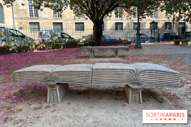 Ce parc parisien dans le 6e arrondissement cache deux bancs en forme de livre
