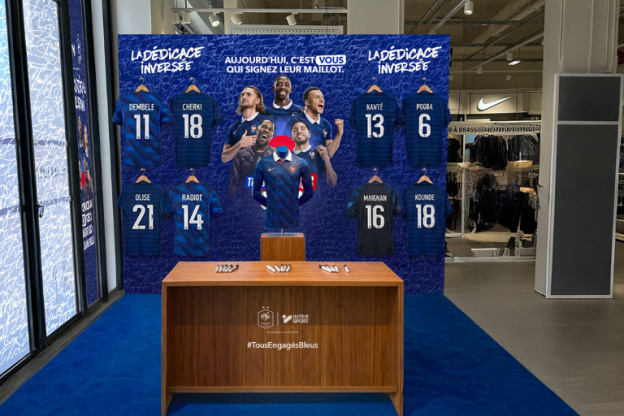 Coupe du Monde 2026 : signez le maillot des Bleus pour leur laisser un message avant le départ