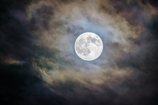 Une Super Lune Bleue Deuxi Me Pleine Lune Du Mois Va Illuminer Le Ciel Ce Jeudi Sortiraparis Com