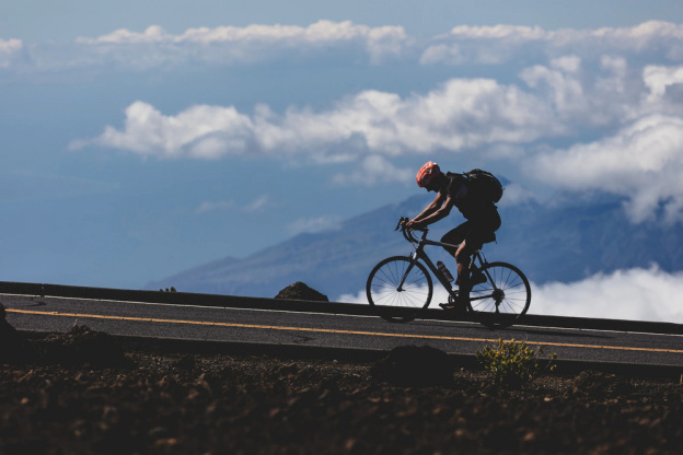 L'Echappée, un spectacle sportif seul en scène autour du vélo, au Théâtre La Flèche