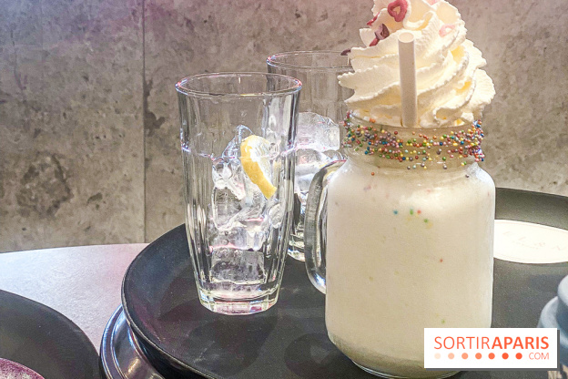 Elan café, le célèbre salon de thé rose aux Galeries Lafayette