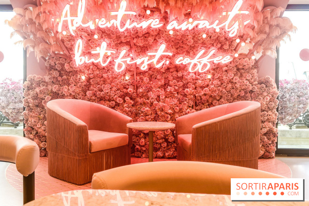 Elan café, le célèbre salon de thé rose aux Galeries Lafayette