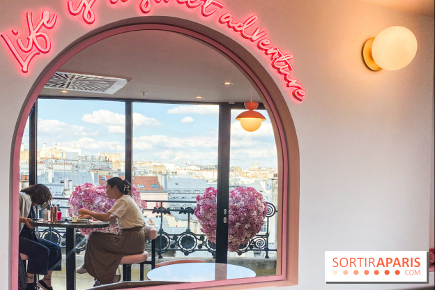 Elan café, le célèbre salon de thé rose aux Galeries Lafayette