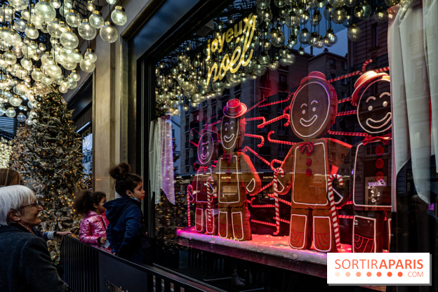 Photos : les vitrines et décorations de Noël du Bon Marché 2021