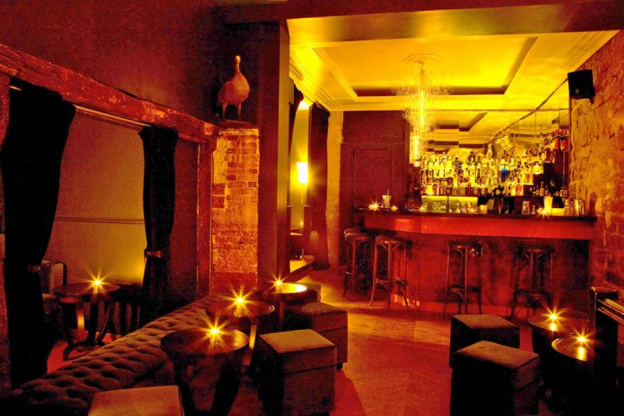 bar, briques, salle cachée