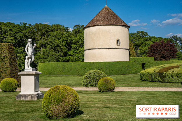 Le Château de Breteuil, ses jardins remarquables et contes de Perrault 