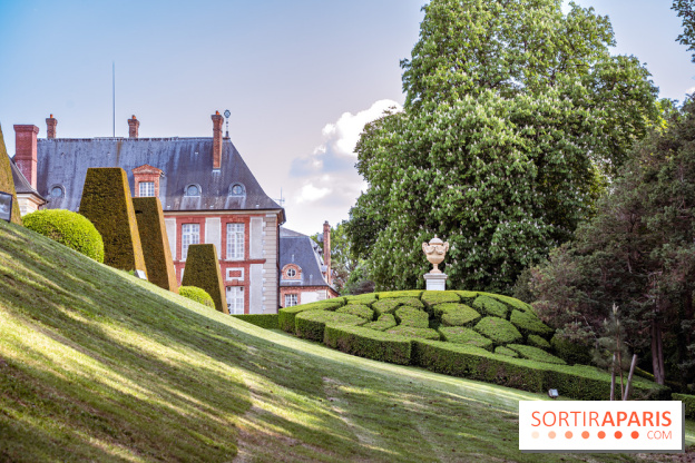 Le Château de Breteuil, ses jardins remarquables et contes de Perrault 