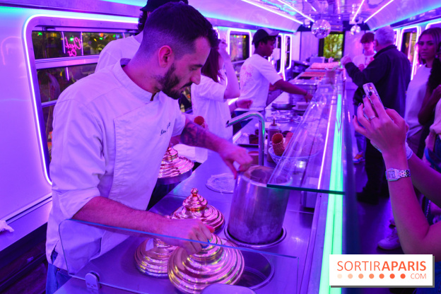 Un bar à glaces et un dessert dans un train de la Félicita