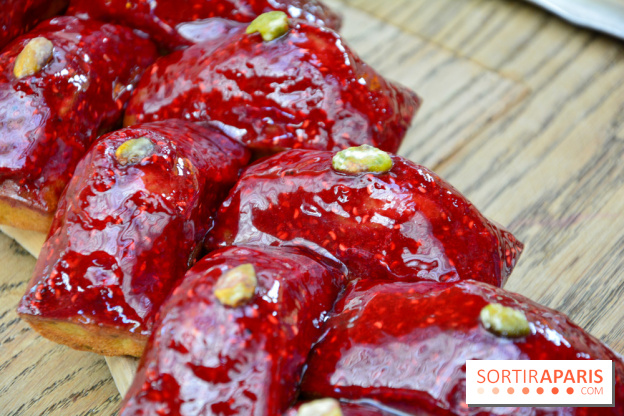 Un bar à glaces et un dessert dans un train de la Félicita