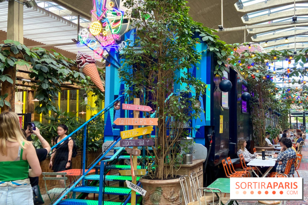 Un bar à glaces et un dessert dans un train de la Félicita