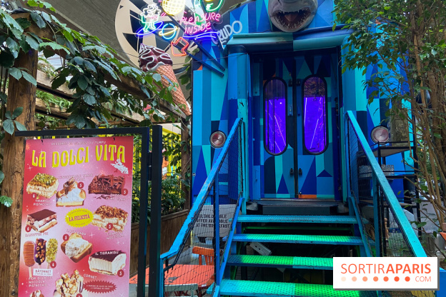 Un bar à glaces et un dessert dans un train de la Félicita