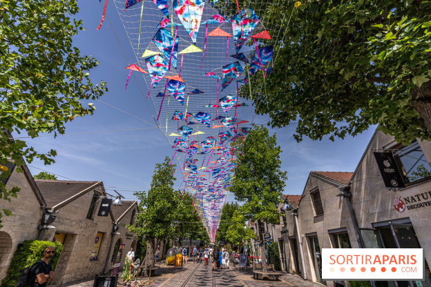 Le ciel de cerfs volants à Bercy Village 