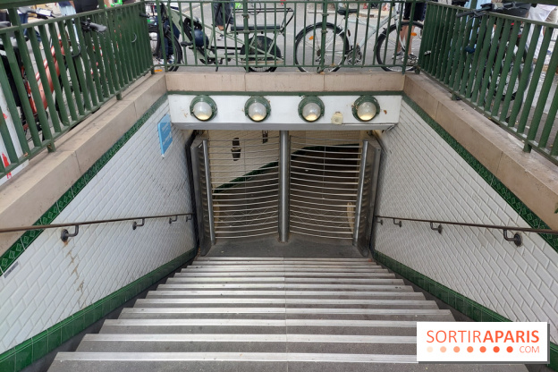 Visuels Paris - transport - métro - station fermée