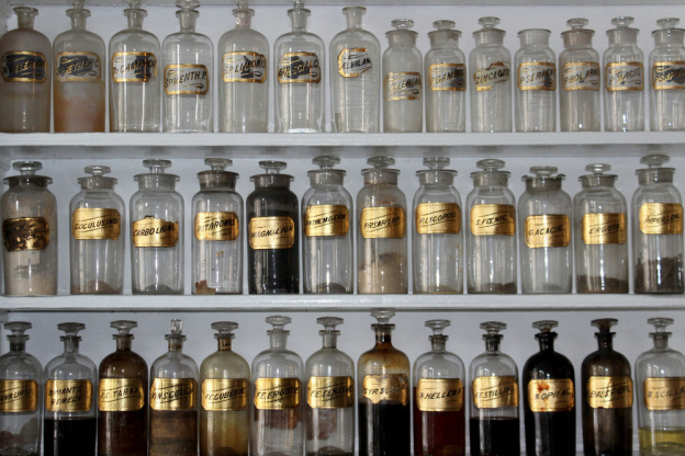 Le musée Albarelle, musée insolite dédié à l'univers de la pharmacie, à Orsay (91)