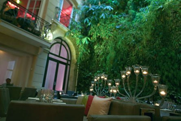 Pershing Hall Hôtel Restaurant Bar