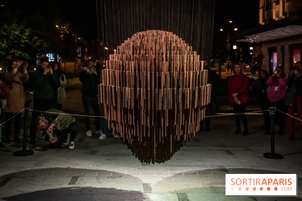 Nuit Blanche 2022 sur la place de la Samaritaine : Bing Bang, une sculpture hypnotisante et sonore