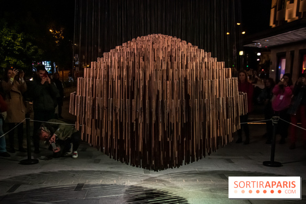 Nuit Blanche 2022 sur la place de la Samaritaine : Bing Bang, une sculpture hypnotisante et sonore