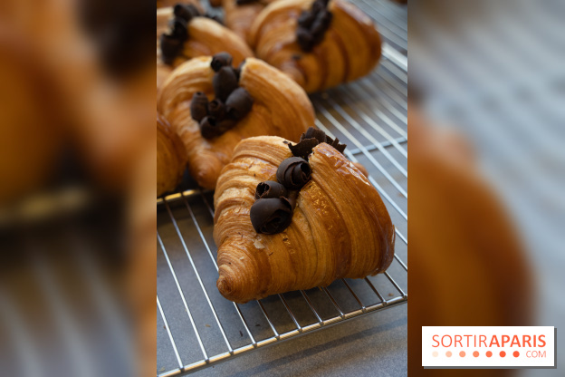 L'Éclair de Génie Café Paris - croissant chocolat