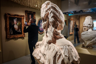 Des cheveux et des poils, l'exposition poilante du musée des Arts décoratifs - nos photos