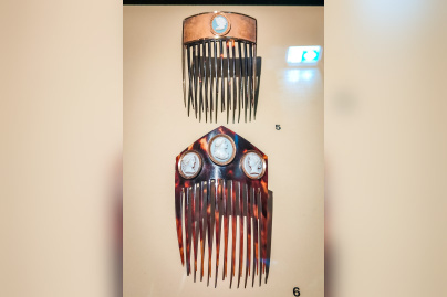 Des cheveux et des poils, l'exposition poilante du musée des Arts décoratifs - nos photos