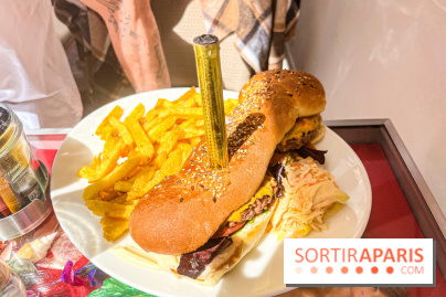 Tata Burger, le restaurant aux burgers en forme de zizi dans le Marais - 208CB314 9C81 42F9 AAA1 D33B42A82DEA
