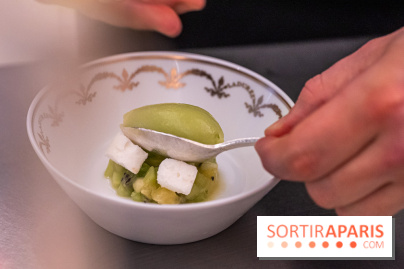 Le tea time du Bar à desserts de Ladurée Champs-Elysées -  A7C2309