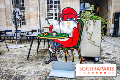 Jeux olympiques et paralympiques Paris 2024 - Visuel - mascotte Phryge terrasse Monnaie de Paris