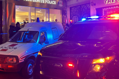 Simulateur de tir, écusson de la Bravm, T-shirt de la BAC, mug de la BRI, champagne des stups… la police ouvre sa boutique à Paris