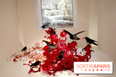 Exposition Fragile au Musée Maillol - Javier Pérez « Carrona » 2011 Verre et corbeaux naturalisés