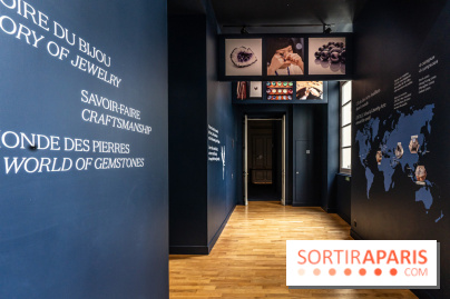 Exposition 'Bijoux de Scène de la Comédie Française' à l'hôtel historique de Mercy-Argenteau qui se dévoile