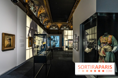 Exposition 'Bijoux de Scène de la Comédie Française' à l'hôtel historique de Mercy-Argenteau qui se dévoile