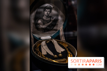 Exposition 'Bijoux de Scène de la Comédie Française' à l'hôtel historique de Mercy-Argenteau qui se dévoile