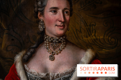 Exposition 'Bijoux de Scène de la Comédie Française' à l'hôtel historique de Mercy-Argenteau qui se dévoile