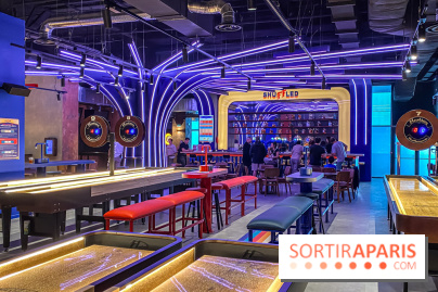Shuffled, l'enseigne de shuffleboard à Boom Boom Villette