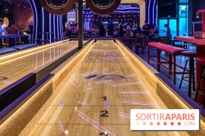 Shuffled, l'enseigne de shuffleboard à Boom Boom Villette