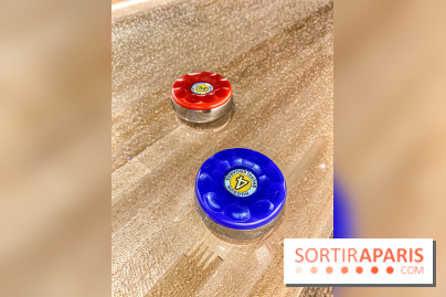 Shuffled, l'enseigne de shuffleboard à Boom Boom Villette
