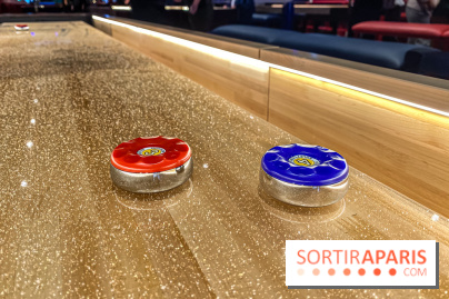 Shuffled, l'enseigne de shuffleboard à Boom Boom Villette