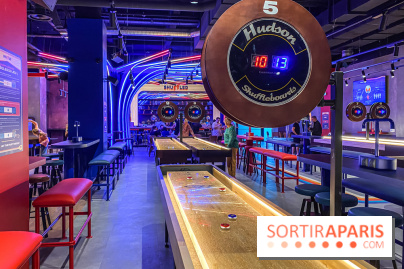 Shuffled, l'enseigne de shuffleboard à Boom Boom Villette