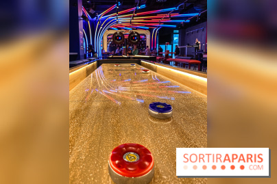 Shuffled, l'enseigne de shuffleboard à Boom Boom Villette