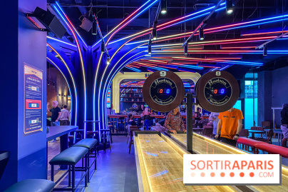 Shuffled, l'enseigne de shuffleboard à Boom Boom Villette
