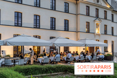 La terrasse dans un jardin avec vue Tour Eiffel du Marguerite 1606 au Domaine de la Reine Margot -  A7C1373