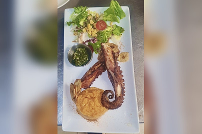 DINER AU CUBANA CAFE