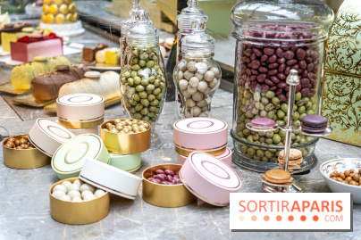 La bûche coffrets de Noël en trompe l'œil de Ladurée 2024 par Julien Alvarez et les créations de fête -  A7C2285